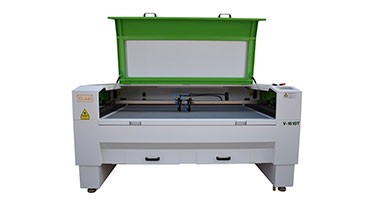 使用自动送料激光切割机时要注意哪些安全事项？